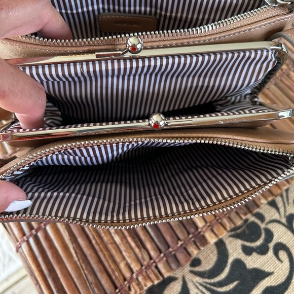 Stylish Tan and Cream Crossbody Bag Nine West - Picture 8 of 14